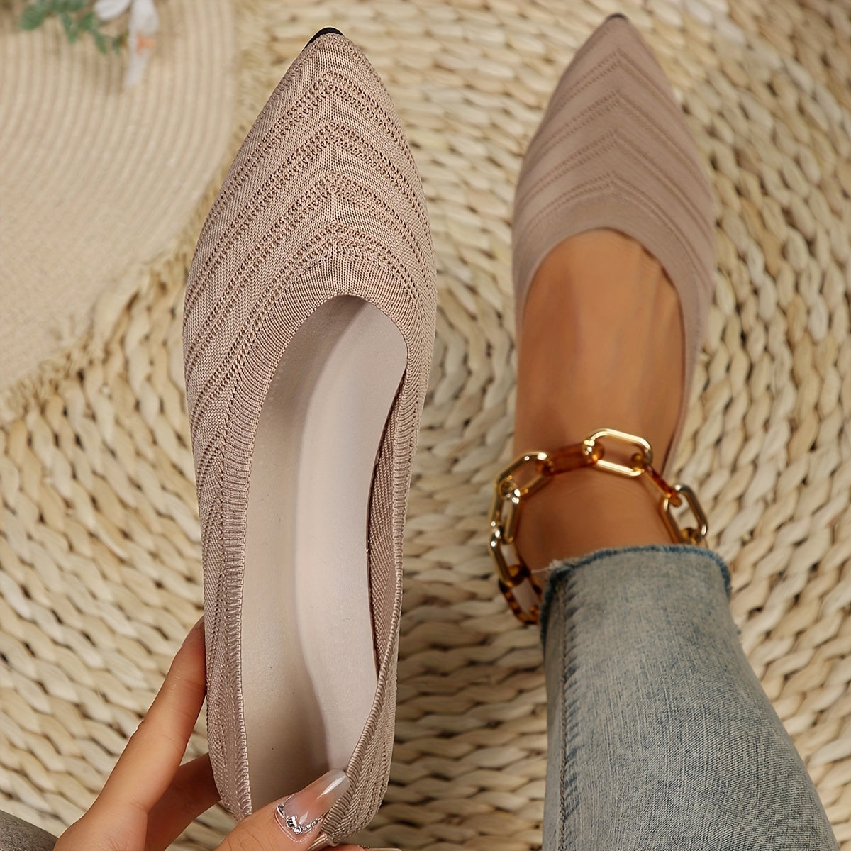 GifitoLuck Women’s Breathable Pointed Knit Flats, Lightweight Slip-On Casual Shoes for Spring 2026, Comfortable Everyday Walking Gift for Mum or Grandma